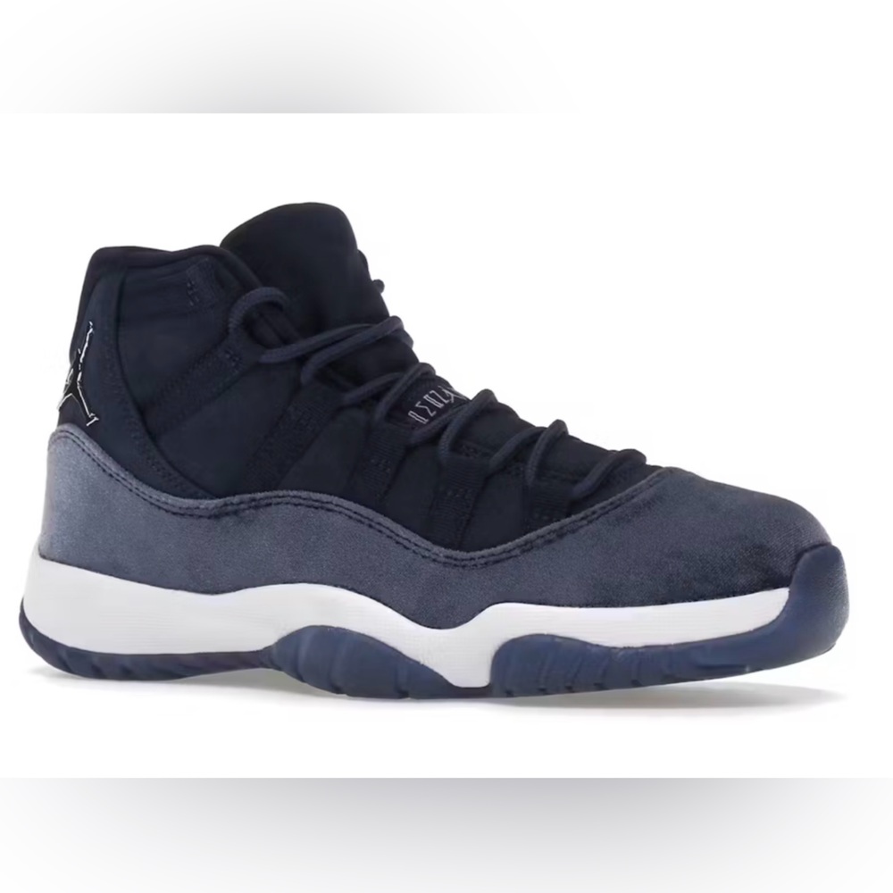 Women’s NIKE Air Jordan 11 Retro Midnight Navy / Metallic Silver Sneakers